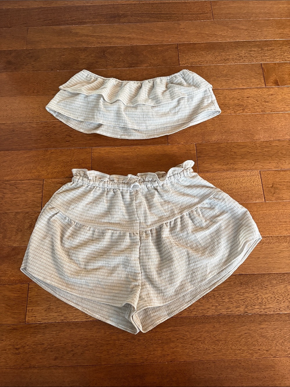 superdown Cream Textured High-Waist Ruffle Two Piece Short Set